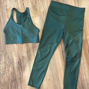 Fabletics Set (Sports Bra and Leggings)